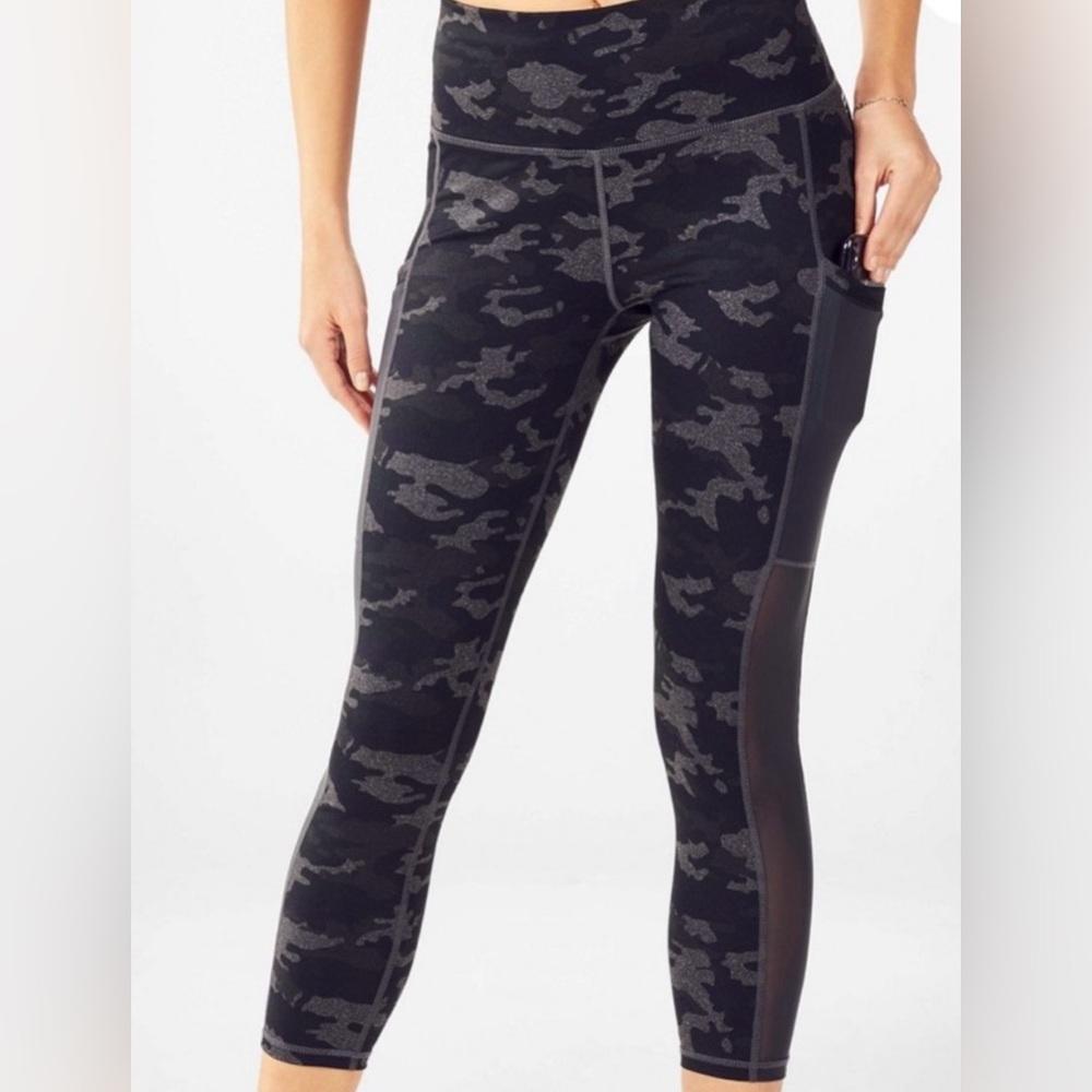 NWT Fabletics Mila Pocket Capri